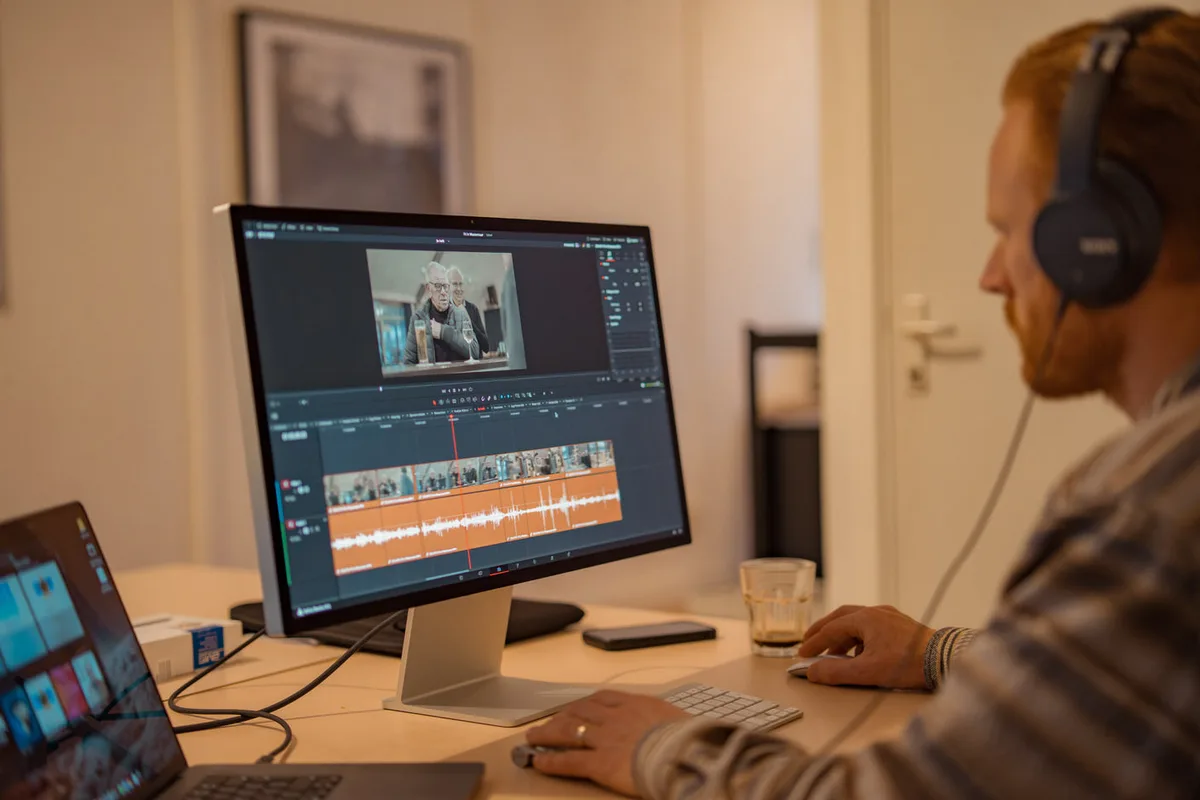 Editor aan de montage