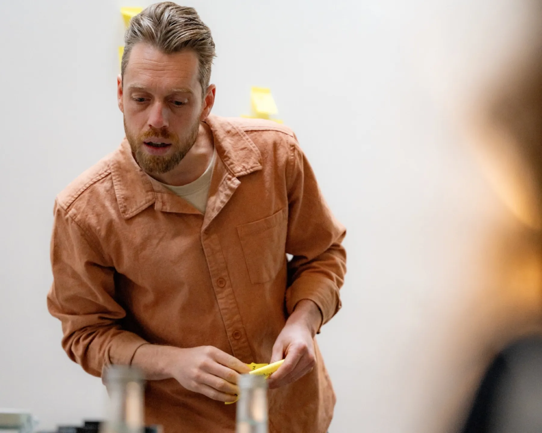 Merkstrateeg van de vaste crew tijdens een DNA-sessie
