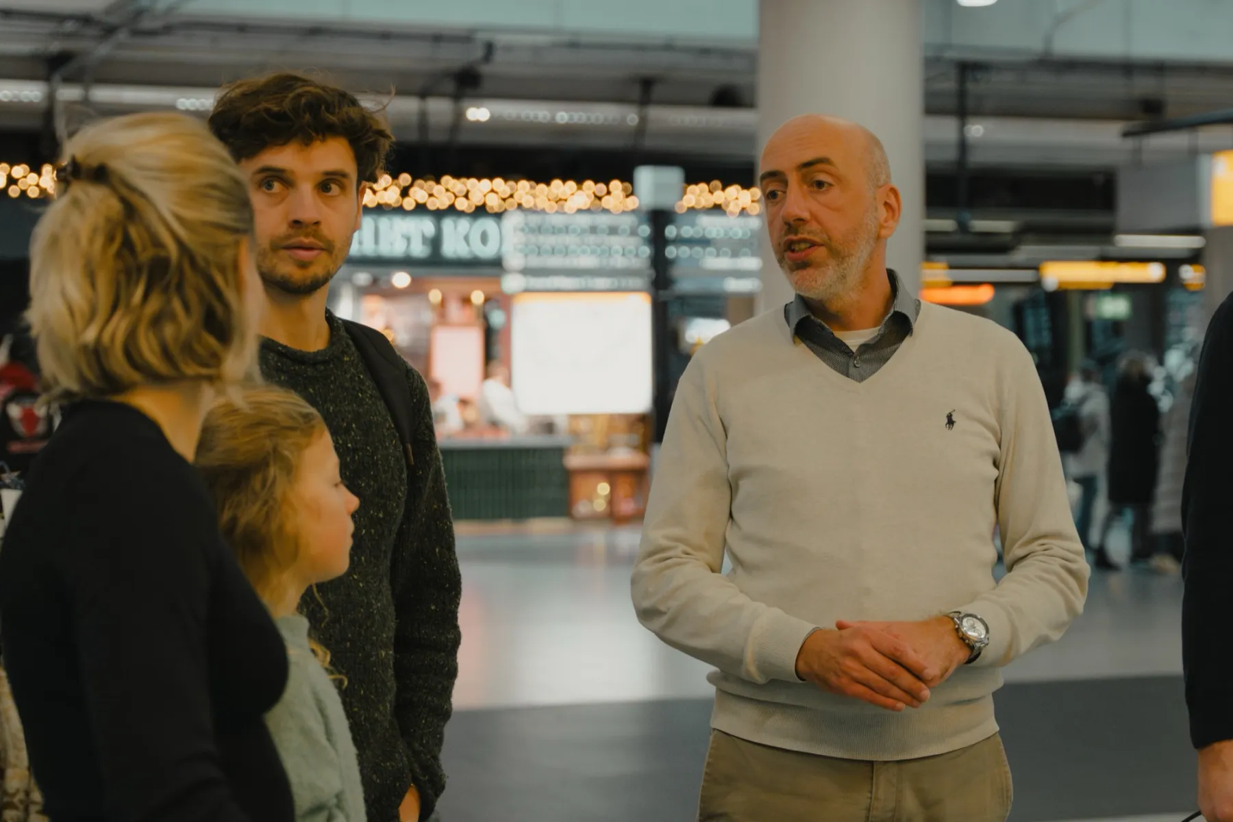 KONE Schiphol shoot: wide setup met camera, jib en presentator
