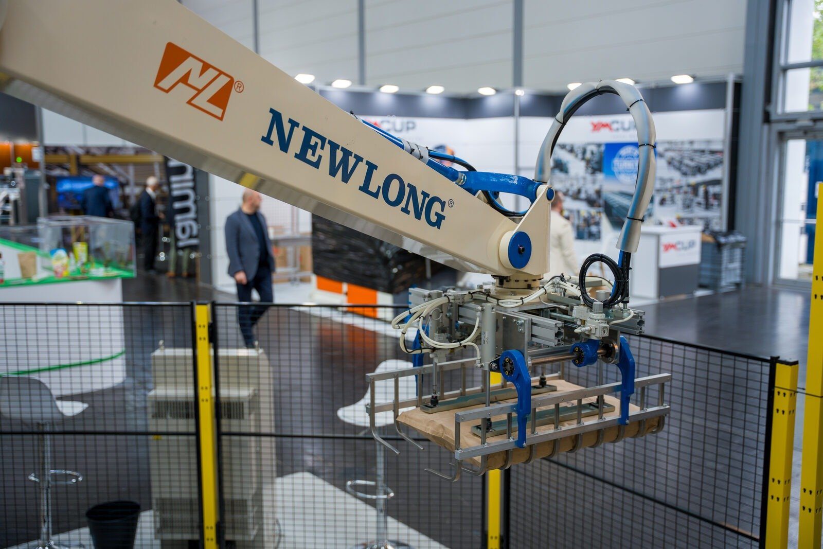 Palletiseerarm van Fuji Robotics op de Newlong-stand