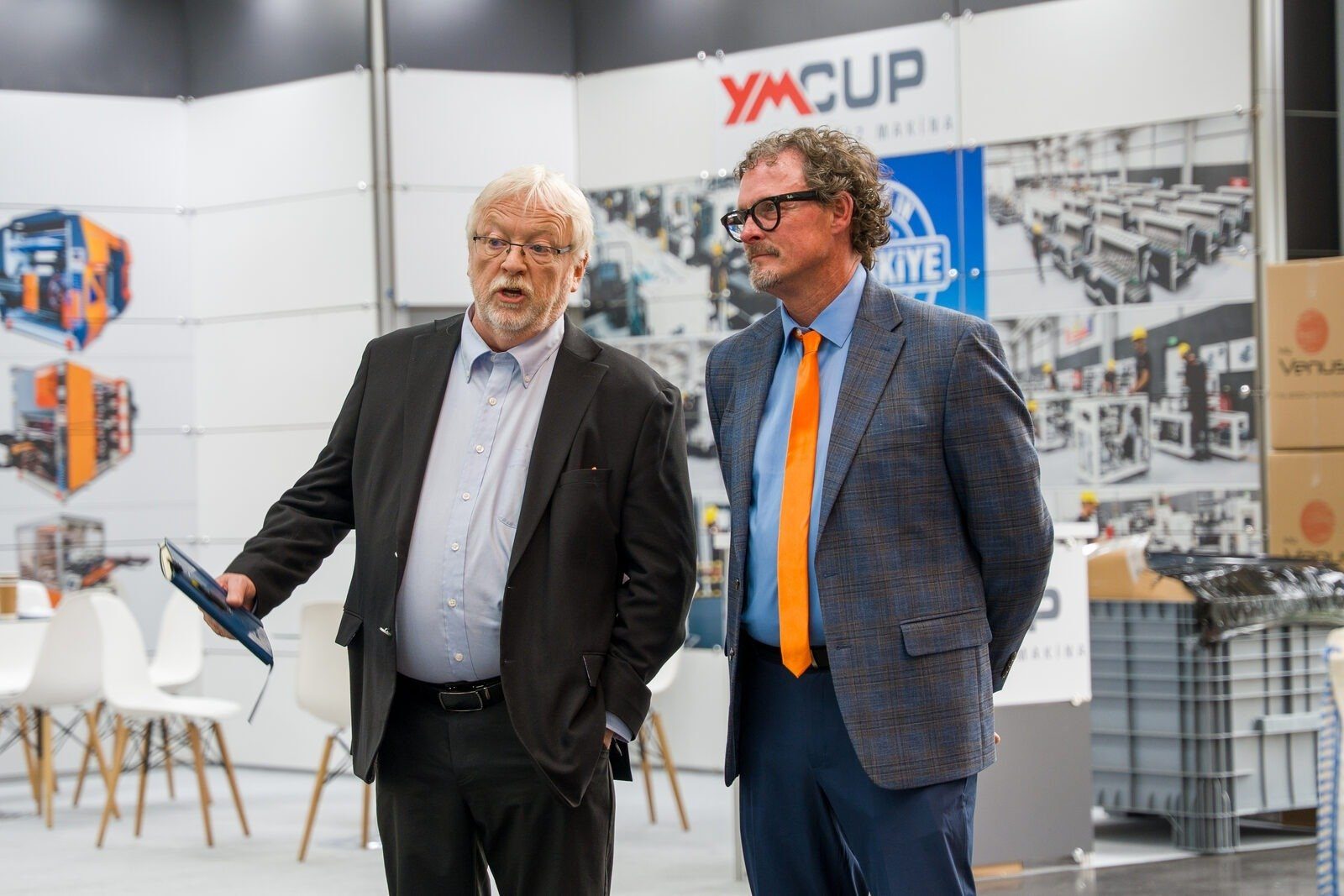 Gesprek op de stand tijdens interpack 2026